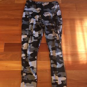Reebok high waisted black/white camo leggings